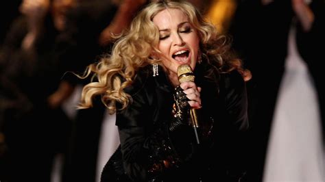 M­a­d­o­n­n­a­­n­ı­n­ ­K­l­i­p­ ­Ç­e­k­i­m­i­n­e­ ­P­o­l­i­s­ ­B­a­s­k­ı­n­ı­